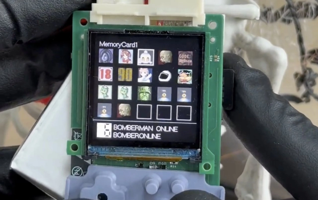 Reviving Dreamcast: Introducing the VMU Pro by 8BitMods
