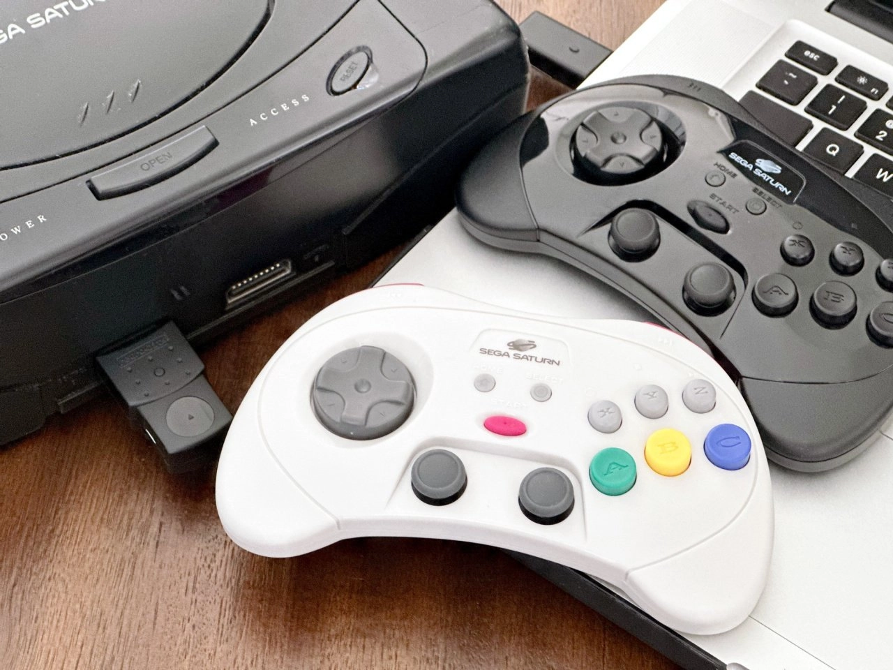 Saturn Pro Controller: Retro-Bit's New Comet!